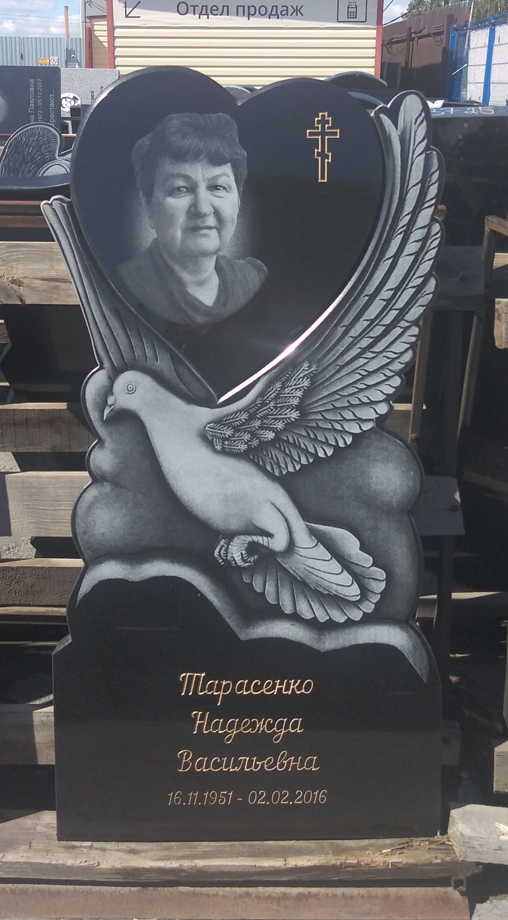 Памятник №103 из черного гранита — фото 2
